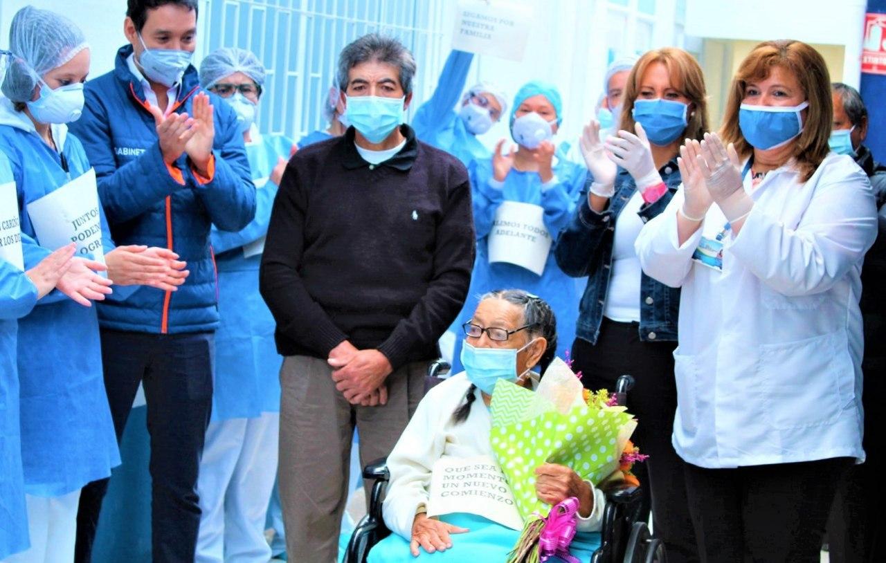 Una abuelita de 92 anos y su nieto de 52 se recuperaron del coronavirus en el hospital de Suesca