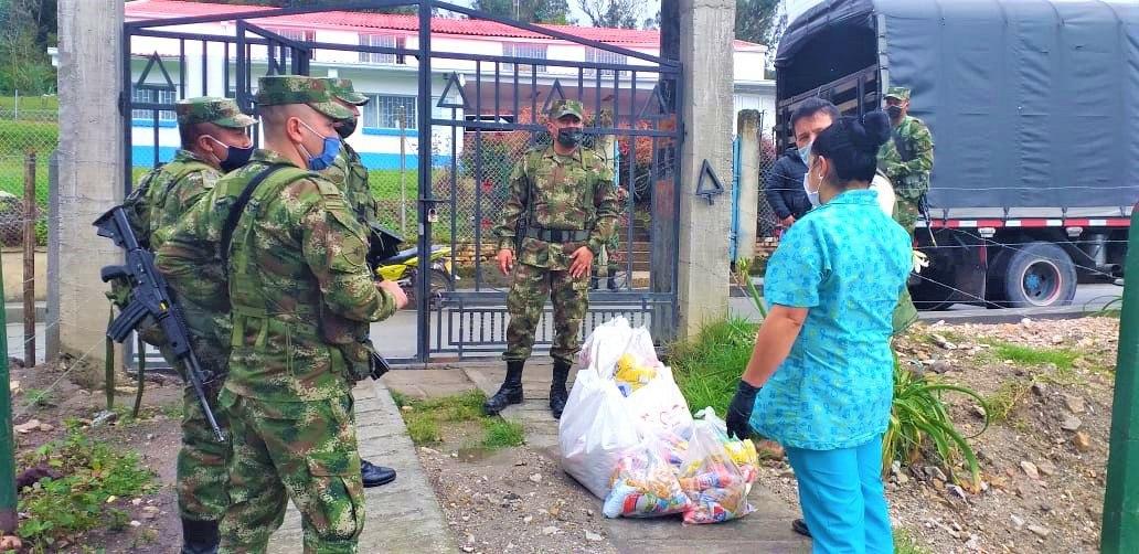 Brigada 13 acompana a los habitantes del municipio de Gutierrez en su reactivacion social