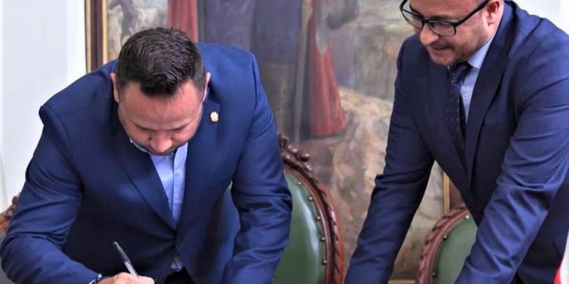 El alcalde Wilson Garcia radica el proyecto del Plan de Desarrollo ante el presidente del Concejo Alexander Salgado