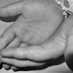 Encontrada en una vivienda vecina y bajo una cama la nina desaparecida ayer