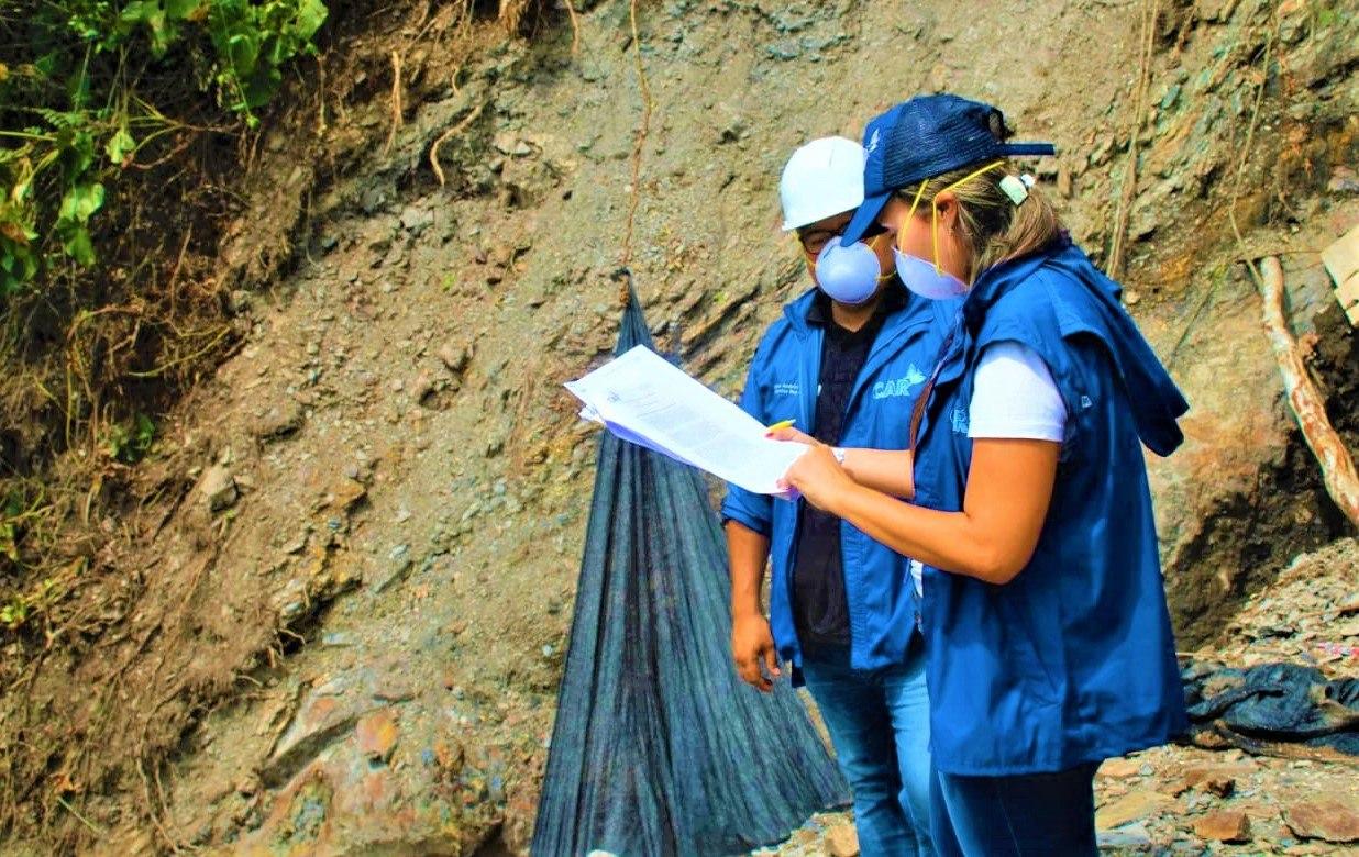 Se realizaban actividades mineras sin permiso en area forestal protectora de Nocaima
