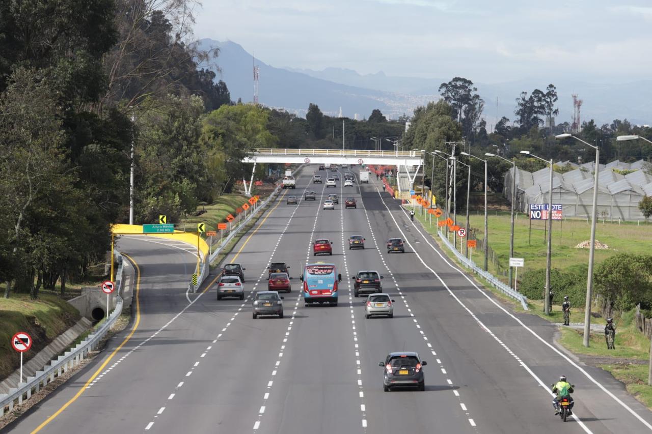 Entregada ampliacion de la Autonorte y cinco puentes peatonales nuevos1