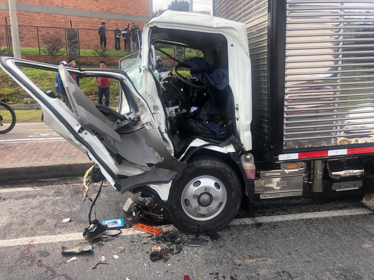 Bomberos de Zipaquira atendieron accidente vehicular a la altura de Brinsa1