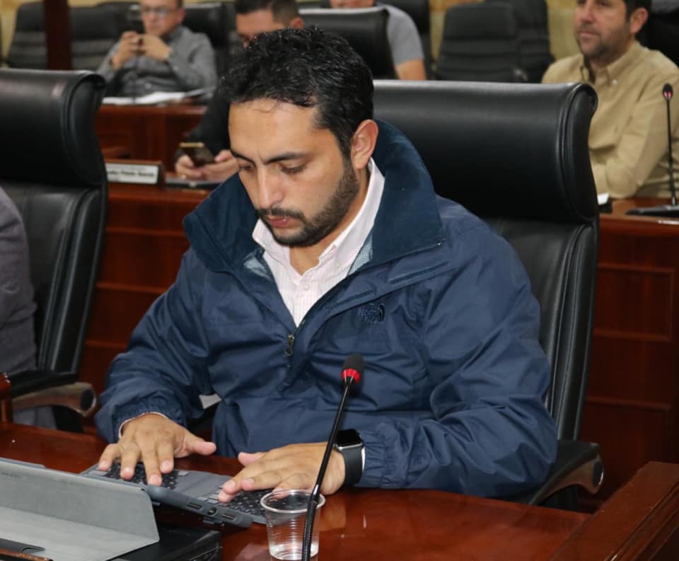 Pliego de cargos a Nicolas Gomez exalcalde de Gachancipa
