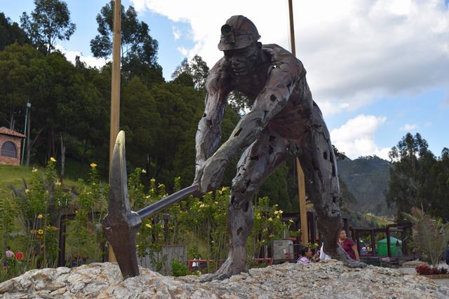 21 anos de la Escultura del Minero en el Parque de la Sal de Zipaquira