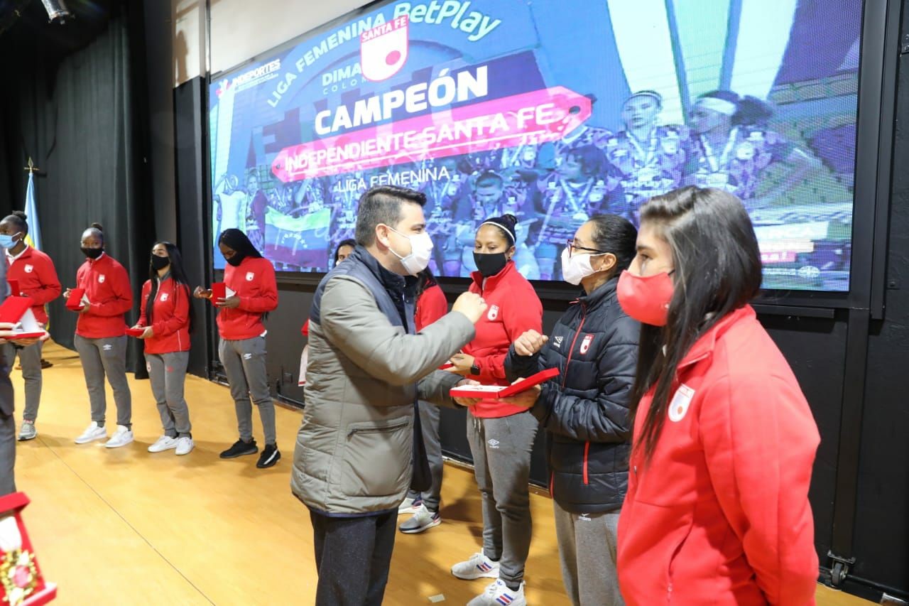 Cundinamarca le hace un reconocimiento a las Leonas de Santa Fe campeonas 2020