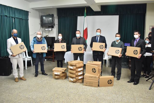 Donacion de computadores a IE de Zipaquira