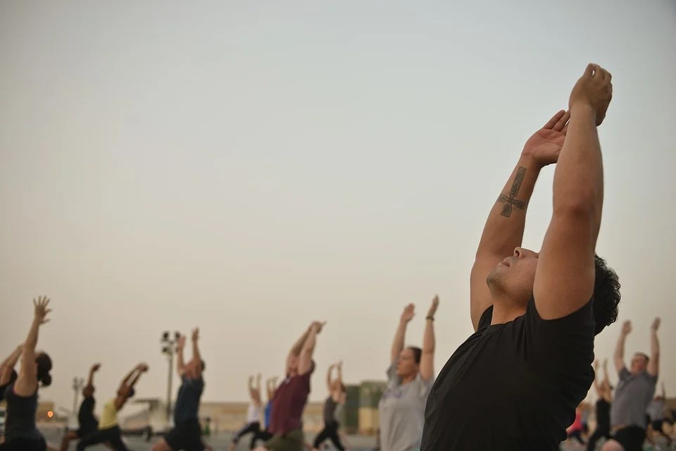 Escuadron Movil Antidisturbios de Colombia practica yoga para controlar sus emociones