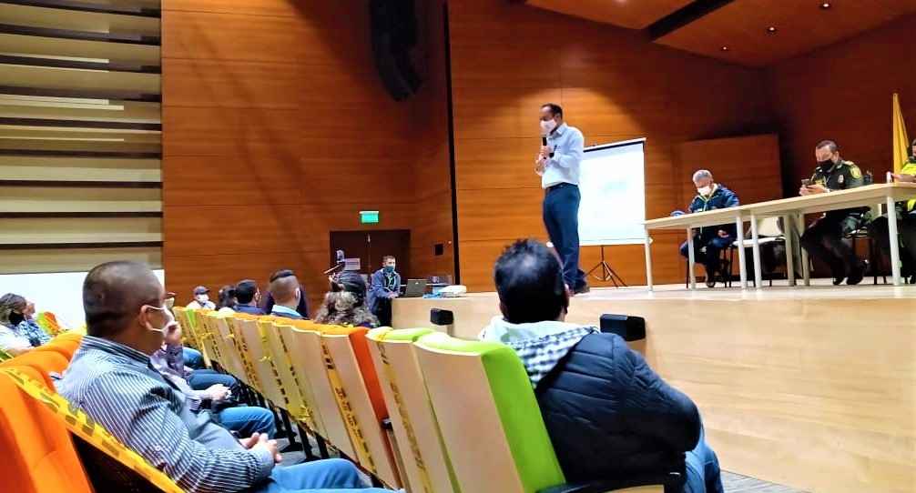 Alcaldia de Chia y conductores de taxi consolidan Red de Apoyo por la seguridad1