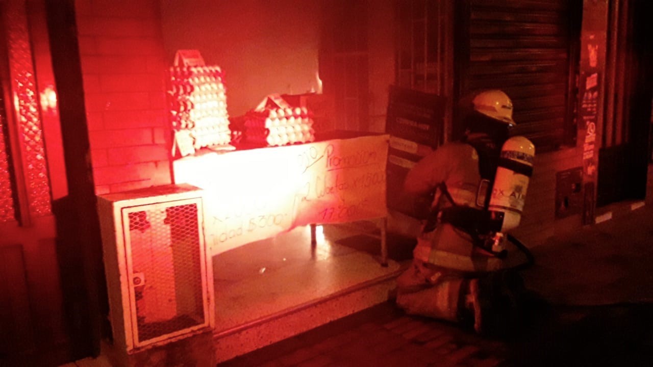 Audio Bomberos Zipaquira controlo incendio en local comercial del barrio La Esmeralda