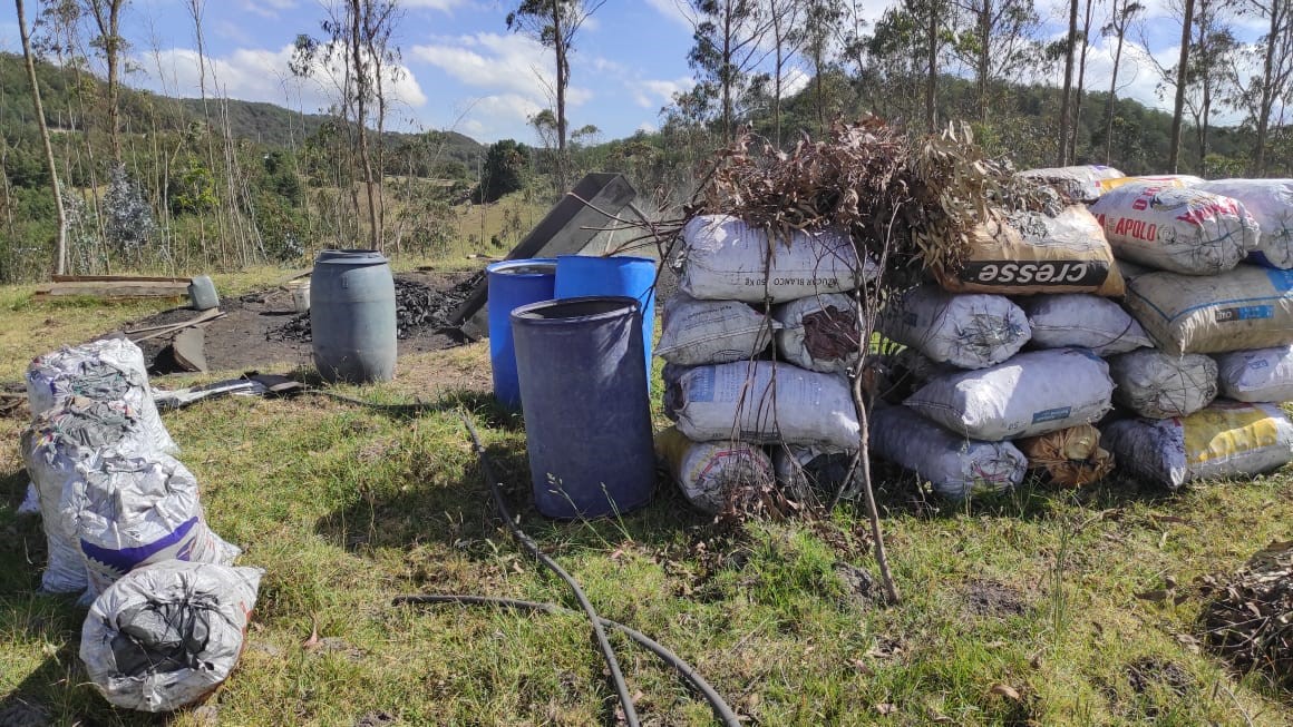 Capturadas dos personas por realizar quemas a cielo abierto en Reserva Forestal de la cuenca del Rio Bogota