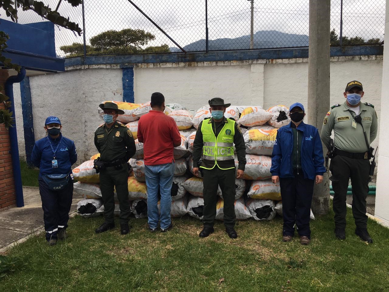 Car incauto cargamento ilegal de carbon vegetal en Zipaquira