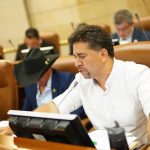 El Representante Leon Fredy Munoz propone gravar plataformas digitales