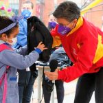 Ninas y ninos regresan a las aulas en colegios piloto de Bogota