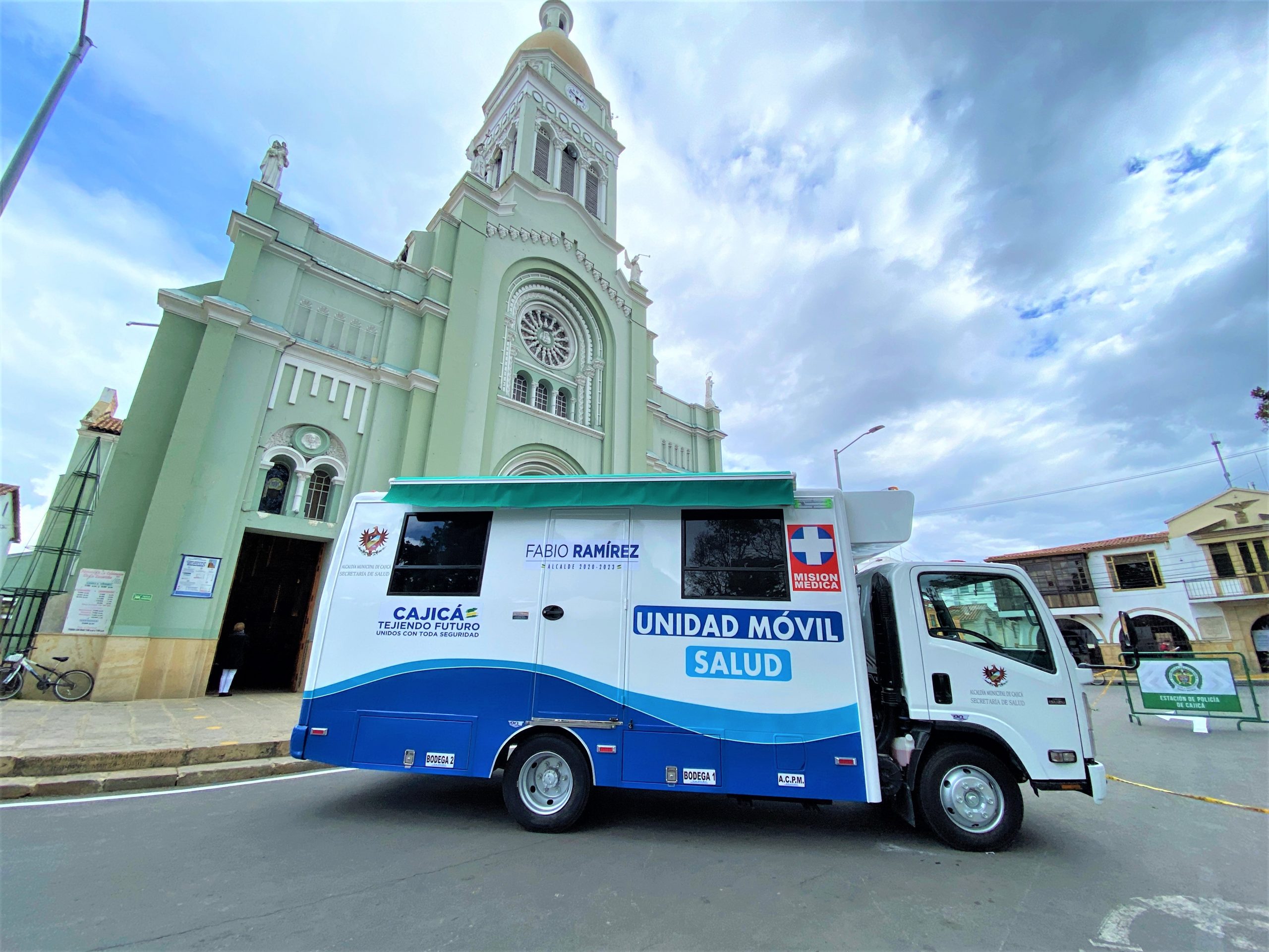 Unidad movil de salud estrenan los cajiquenos scaled