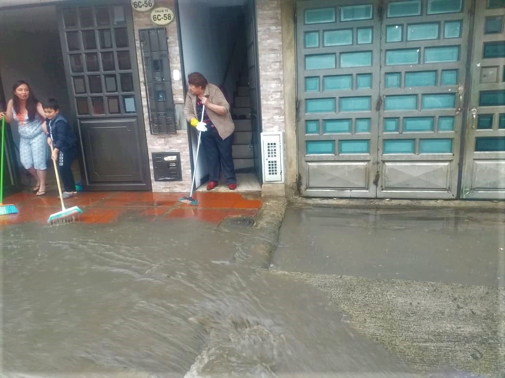 Se presentaron inundaciones en Zipaquira la tarde de hoy0