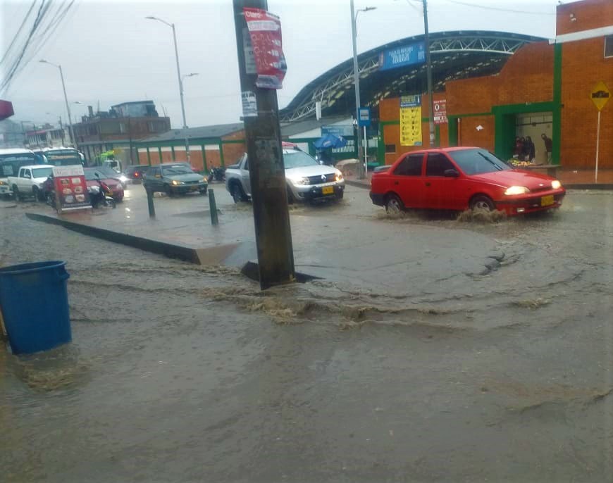 Se presentaron inundaciones en Zipaquira la tarde de hoy1