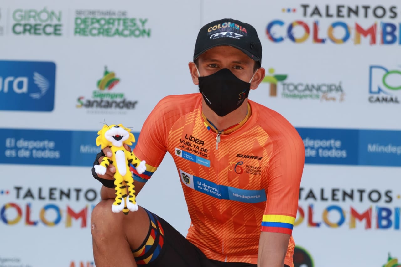 Coguano gana la primera etapa de la Vuelta de la Juventud y se viste de lider