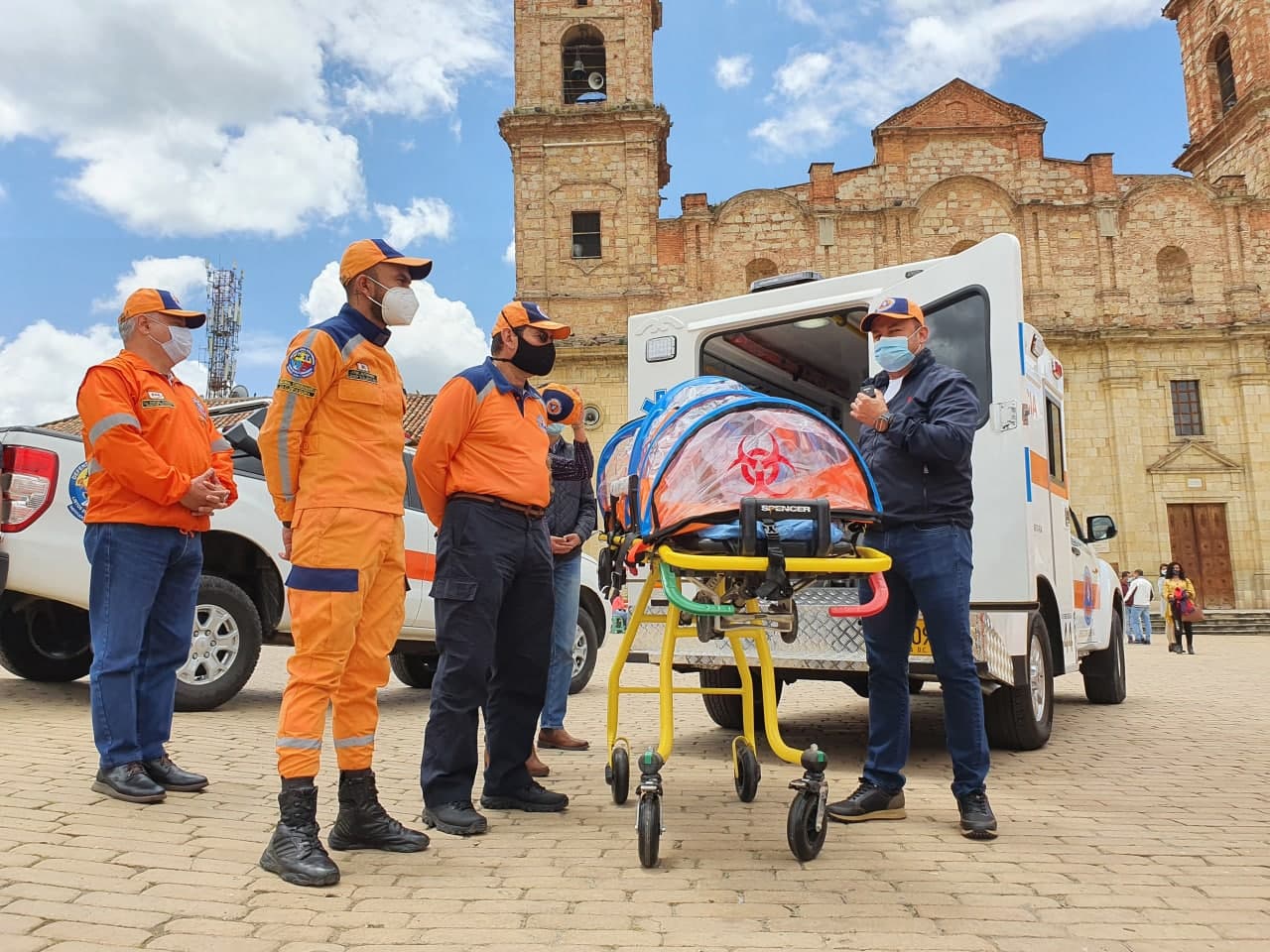 Defensa Civil Zipaquira recibio nueva ambulancia