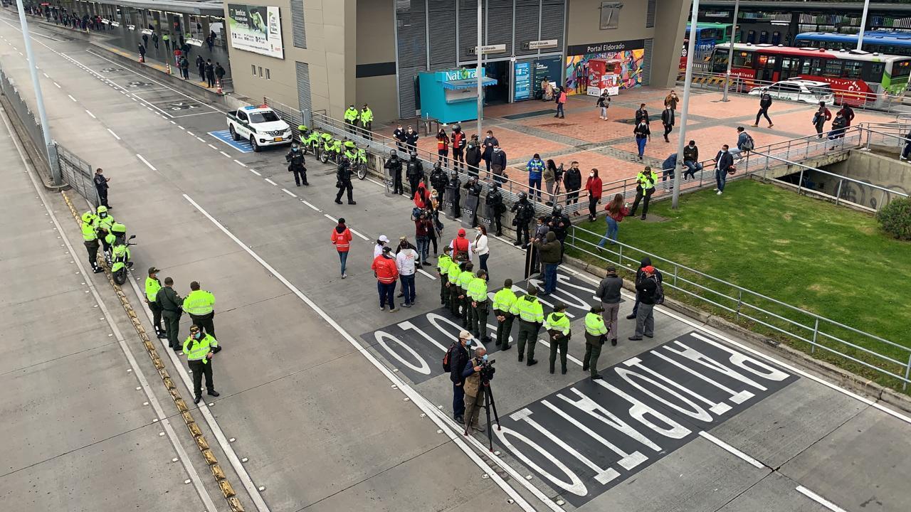 Trabajadores de TransMilenio manifestaron por presuntas irregularidades en sus condiciones laborales