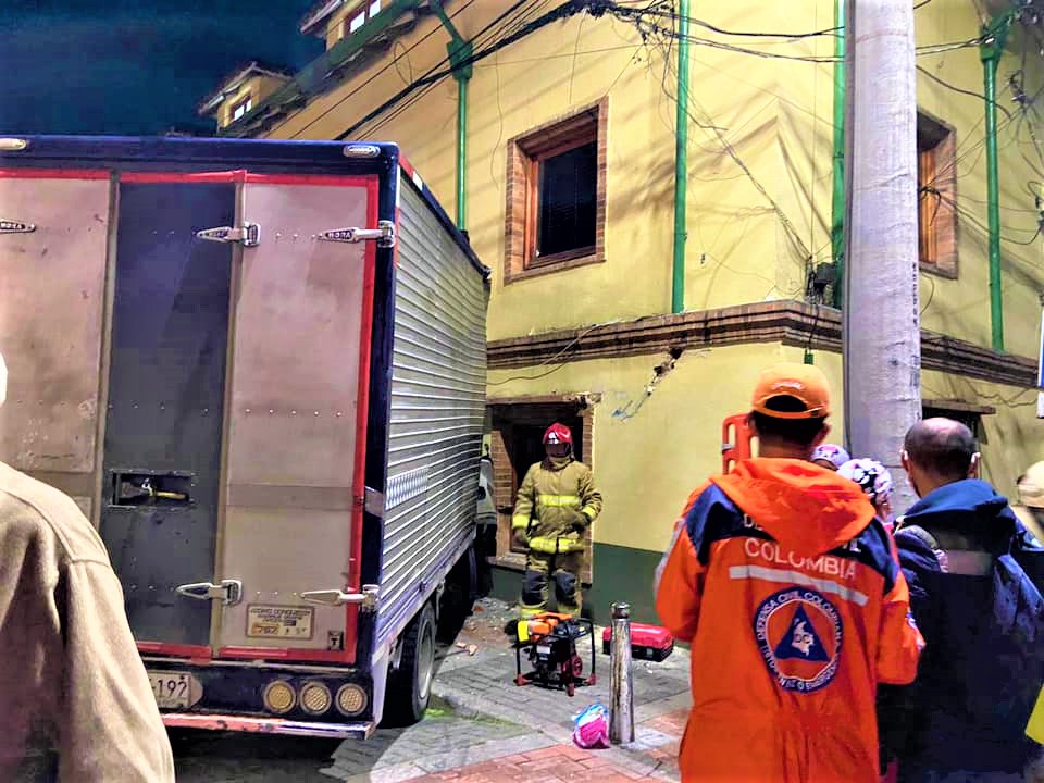 Bomberos y Defensa Civil de Sopo atendieron accidente en el Centro del municipio