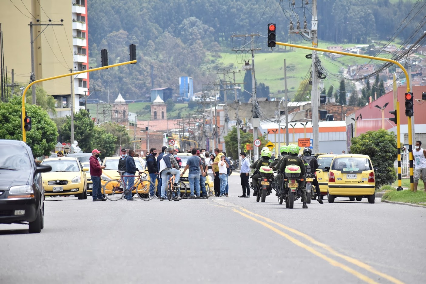 Cundinamarca amanece con bloqueos en vias principales y pasos urbanos en 27 municipios