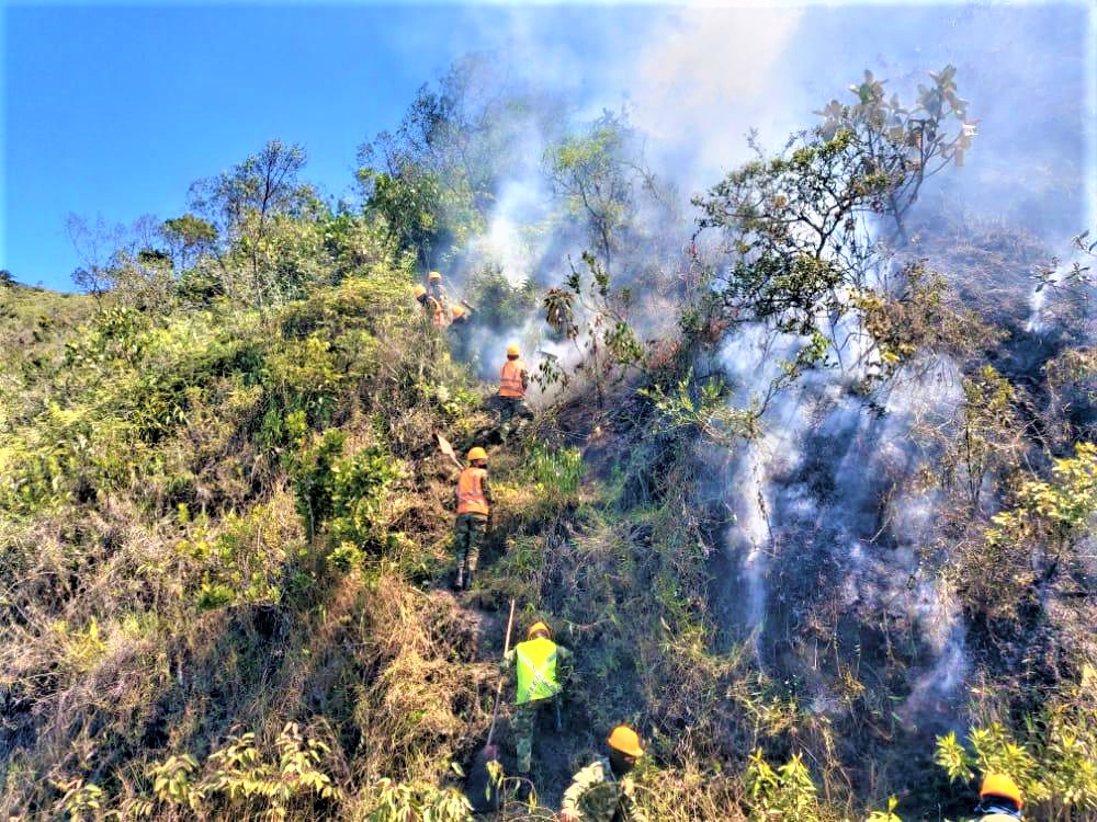 Ejercito Nacional apoyo mitigacion de incendio en Fosca