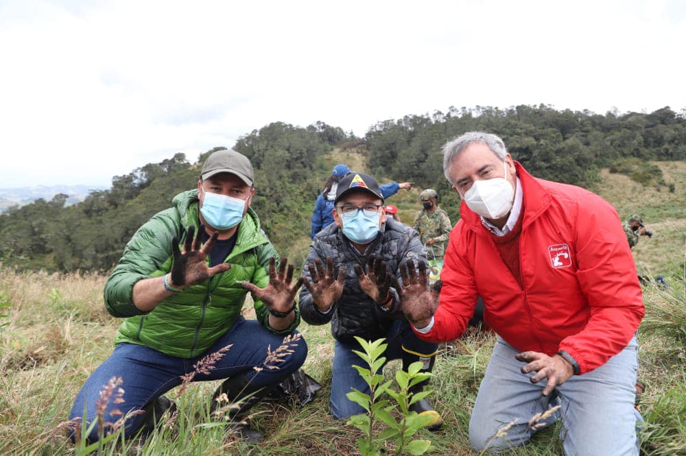 Siembra de 3 mil arboles para la reforestacion de la Reserva Nukuma del Paramo de Guerrero