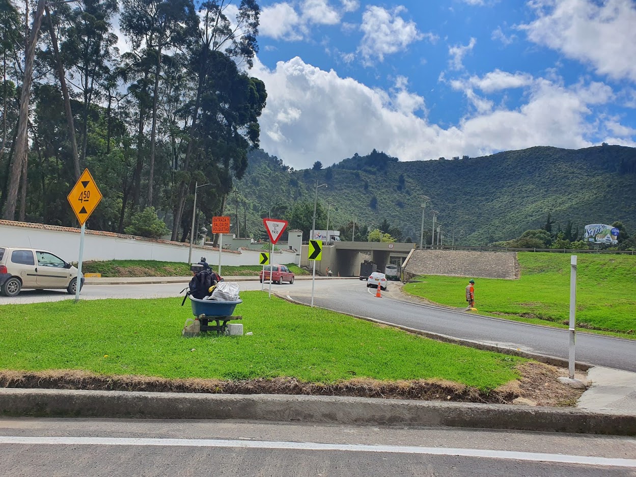 Alcaldes de Cajica y Sopo hacen entrega de la recuperacion de la Via Hato Grande