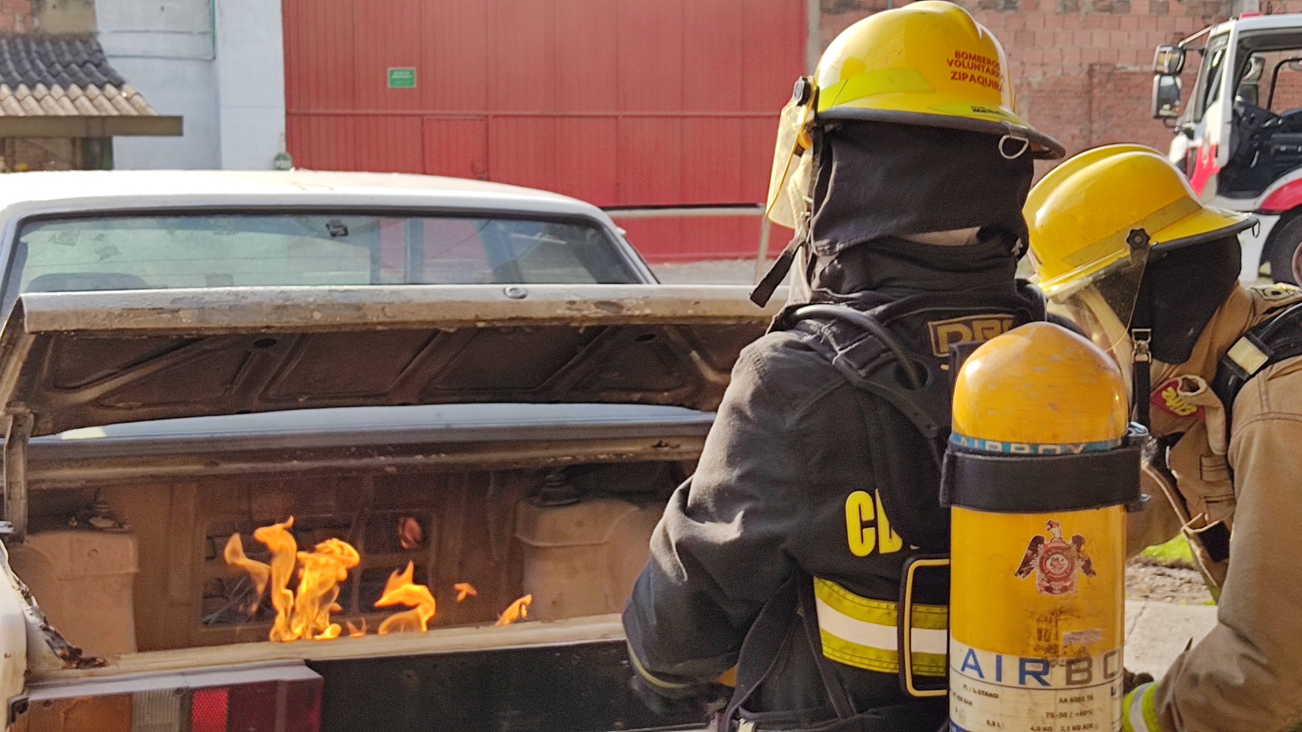 Cundinamarca y CAR firman convenio que fortalecera la red de atencion de emergencias ambientales scaled