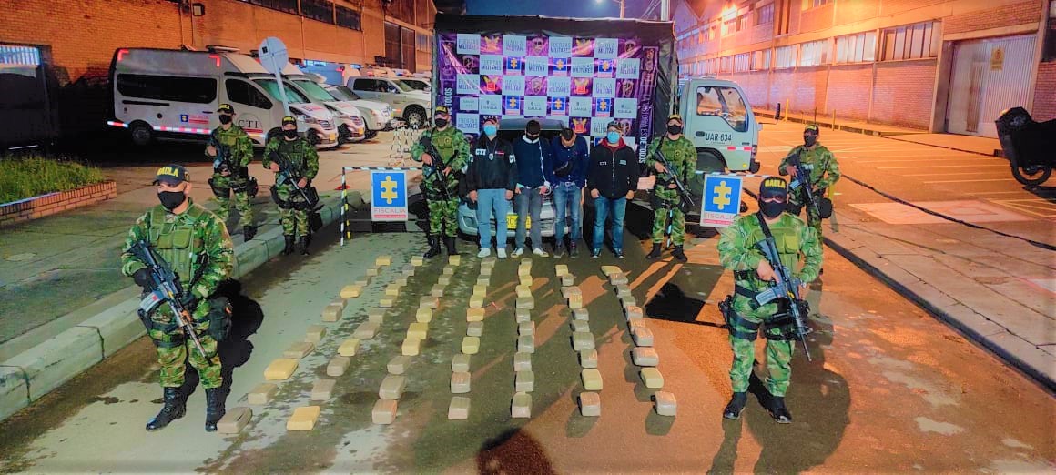 Ejercito incauto 77 kilos de marihuana en vias de Cundinamarca1