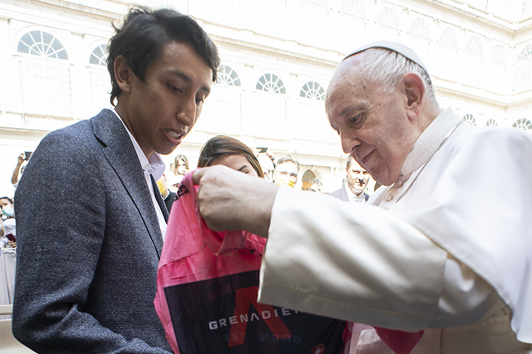 Estaba muy nervioso Egan Bernal tras su encuentro con el Papa Francisco1