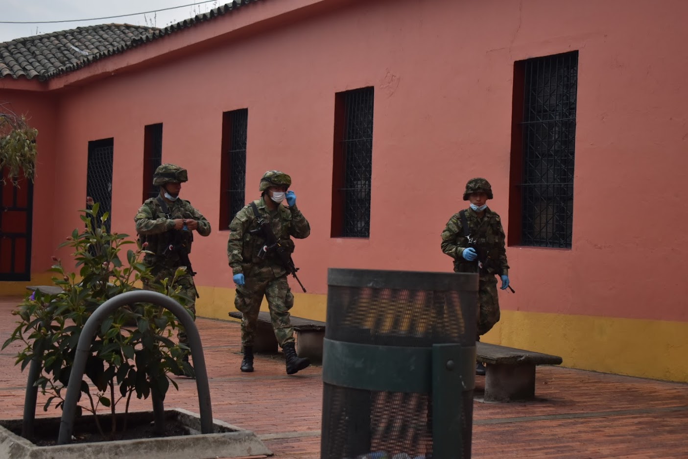 Fuerzas militares deberan privilegiar el dialogo y mediacion durante la asistencia militar
