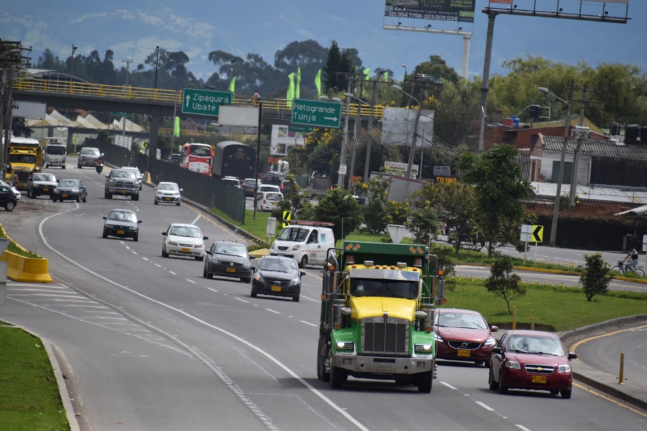 Mas de un millon de vehiculos se movilizarian por Cundinamarca durante este puente festivo
