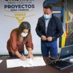 Se entregara maquinaria amarilla para atencion de la red vial terciaria en 88 municipios de Cundinamarca