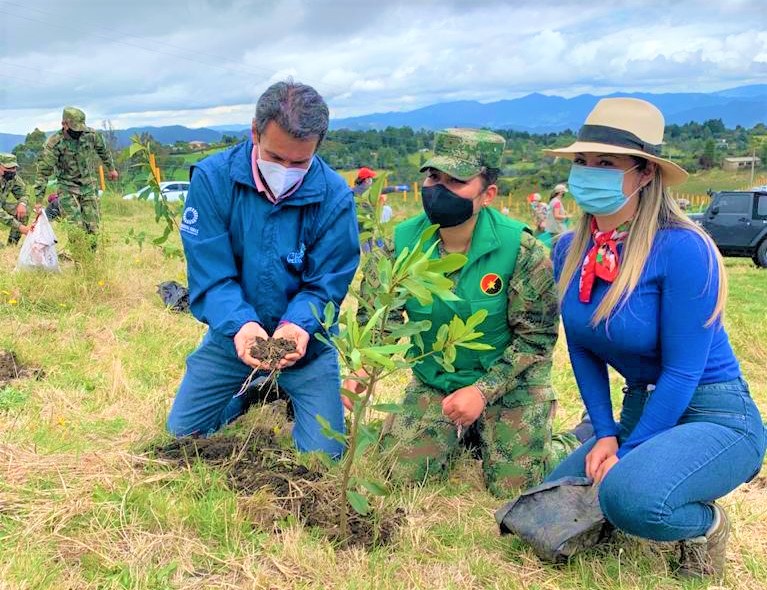 Trabajo de restauracion de ecosistemas en Chia y Monteria