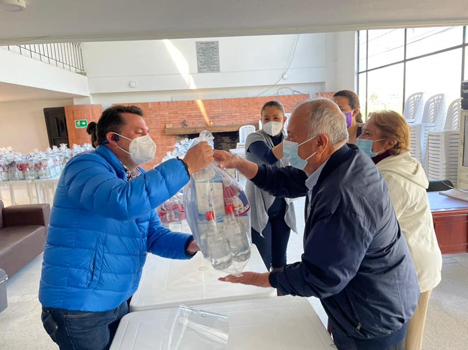 Alcaldia de Cajica dono 120 kits de bioseguridad para los adultos mayores