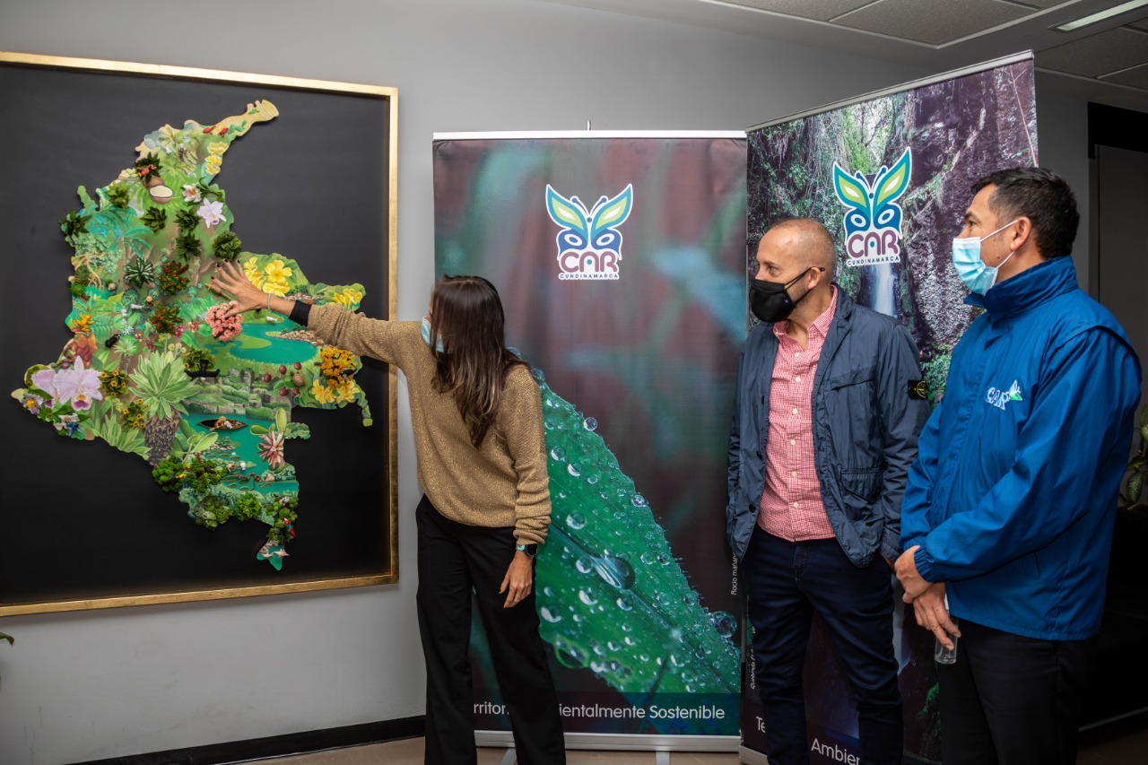 Artistas donaron obra ambiental a la CAR