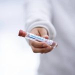 Biologicamente es posible que una persona se infecte con dos variantes de covid 19