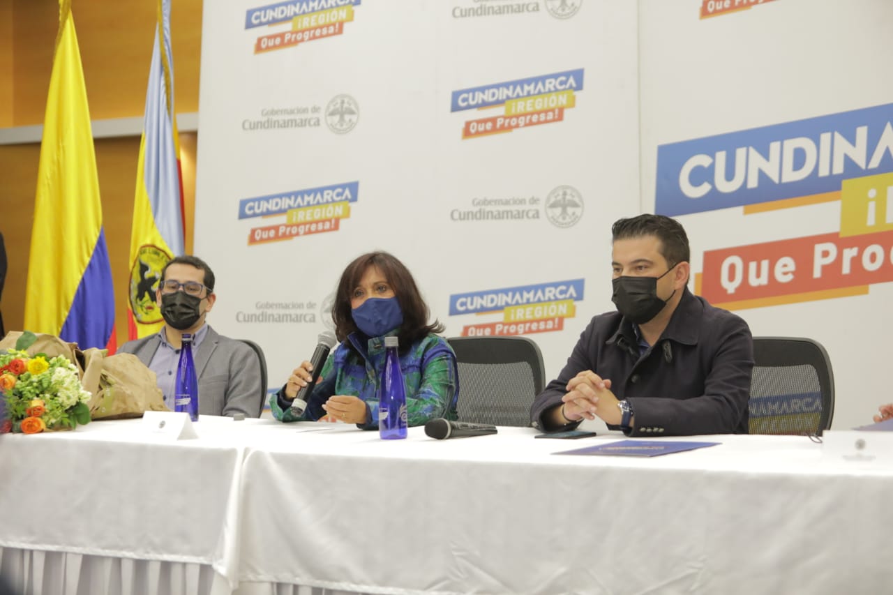 Gobernador presento excusas publicas a exsecretaria de Educacion de Cundinamarca 1