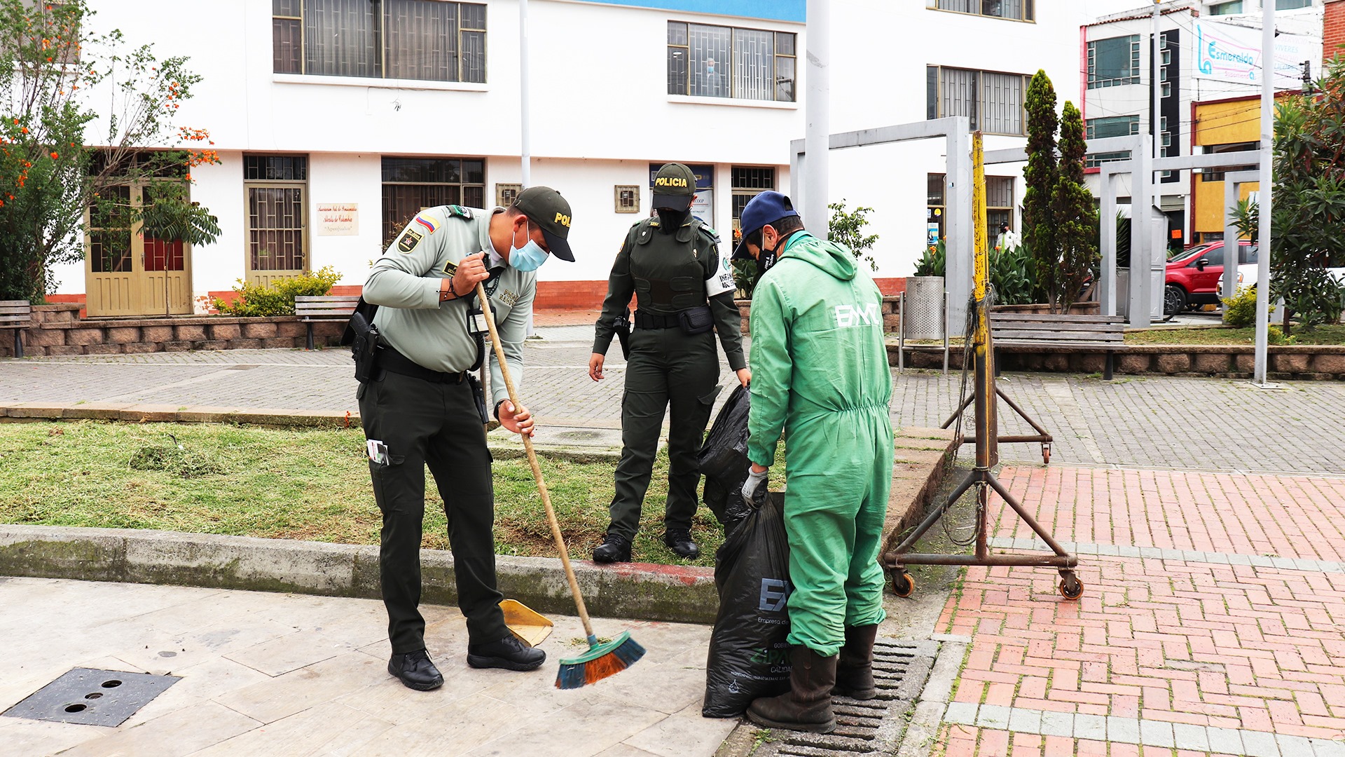 Jornada de recuperacion del espacio publico en el Parque la Esmeralda en Zipaquira