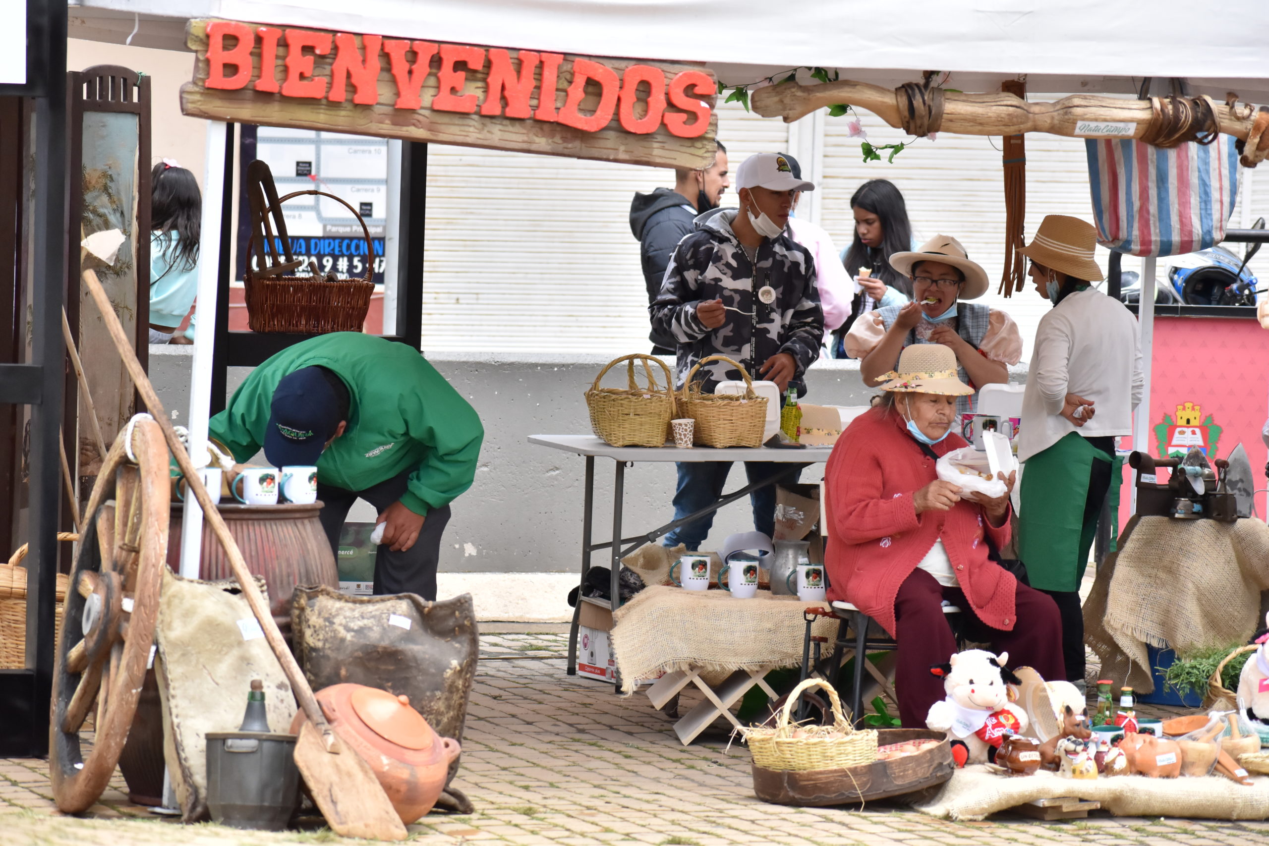 Con exito se llevo a cabo el Mercado Campesino en Zipaquira scaled