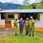 Ejercito lidera proyecto pintando viviendas en Cundinamarca