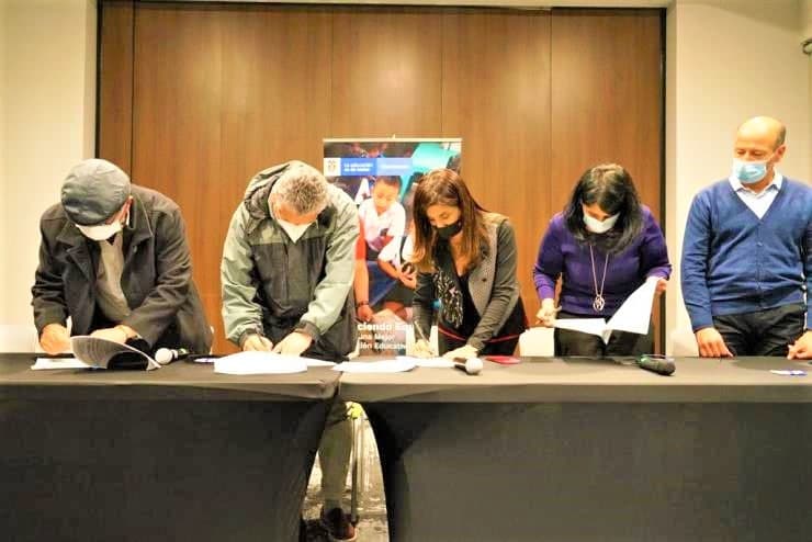 Fecode y Ministerio de Educacion firmaron acuerdo para el bienestar educativo y docente
