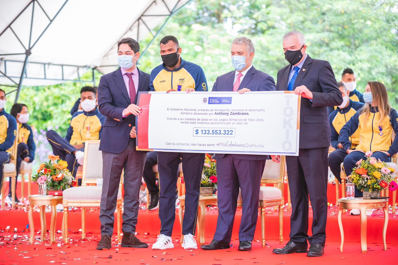 Presidente Duque hizo entrega de incentivos a los medallistas olimpicos de Tokio 2020