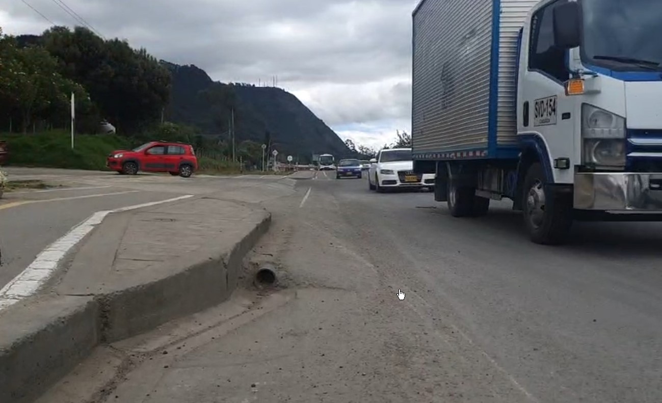 Solicitan arreglar la ruta donde se han generado graves accidentes en la via Zipaquira Cajica 1