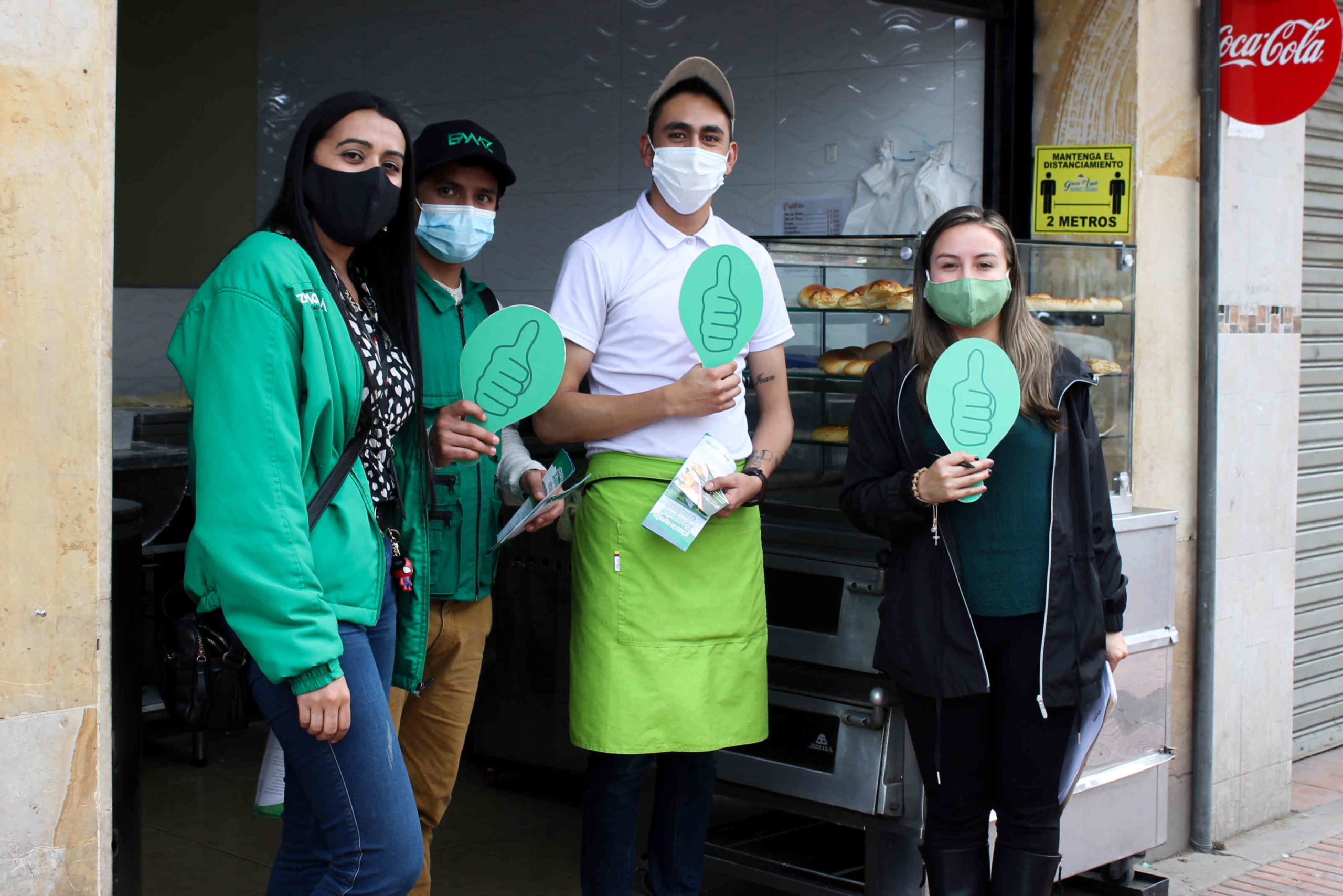 Jornada de sensibilizacion ambiental en el comercio de Zipaquira scaled