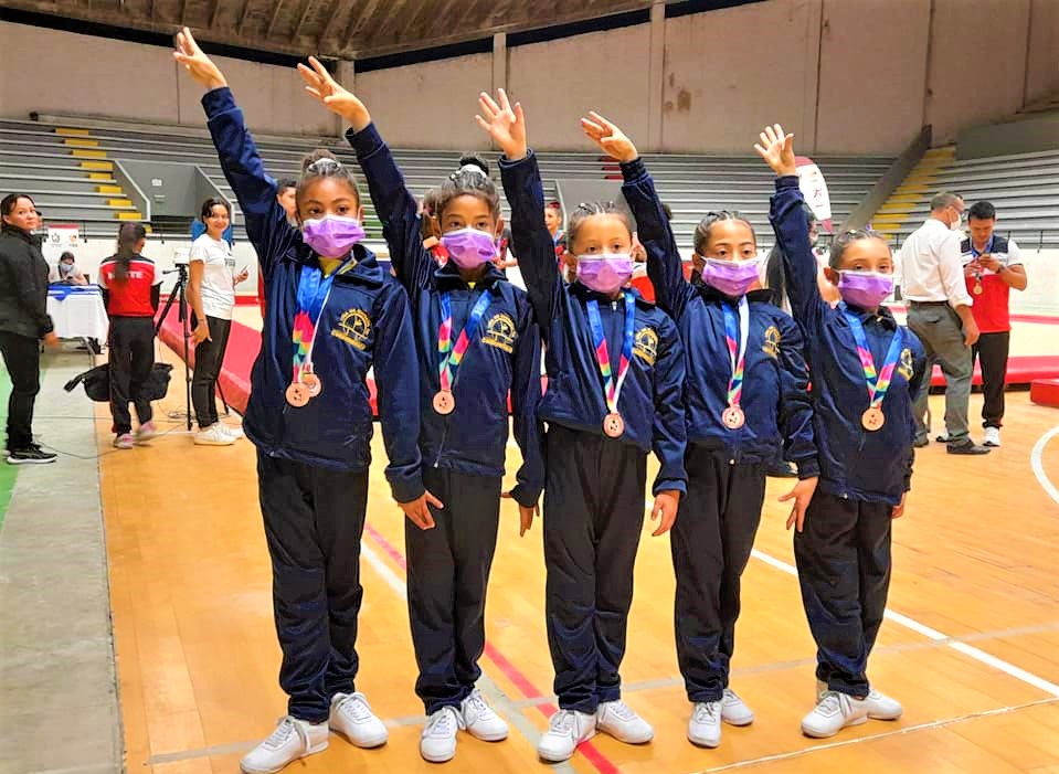 Doble medalla de oro para Chia en Nacional de Gimnasia Artistica