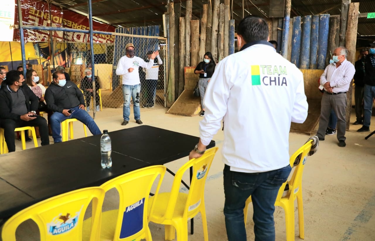 Alcalde de Chia escucha a su comunidad 1