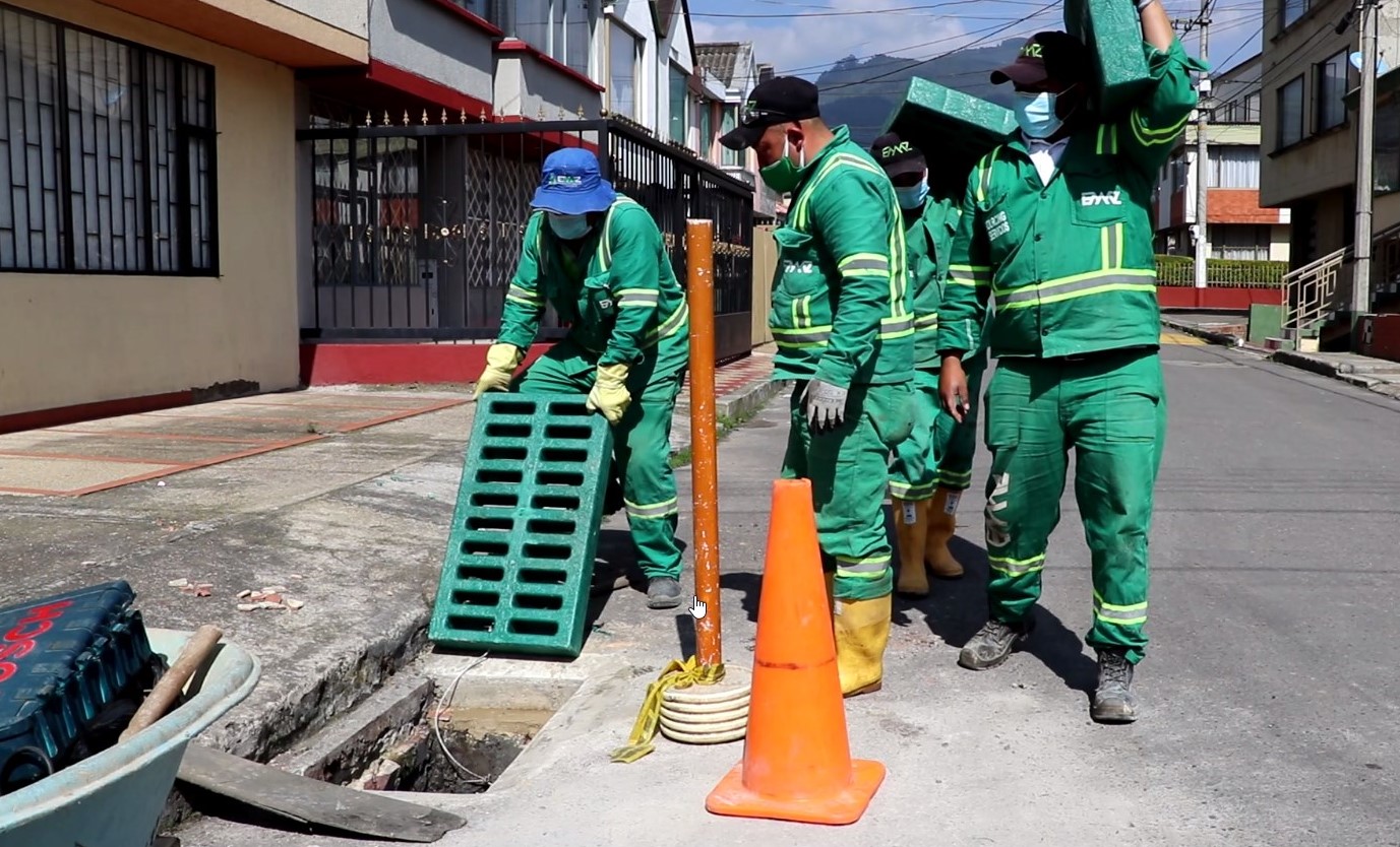 EPZ hace reposicion de las rejillas hurtadas y coloca de plastico con alta durabilidad